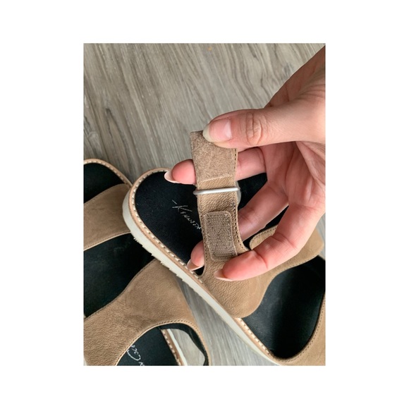 Kenneth Cole Tan Suede Sandals - Picture 5 of 6